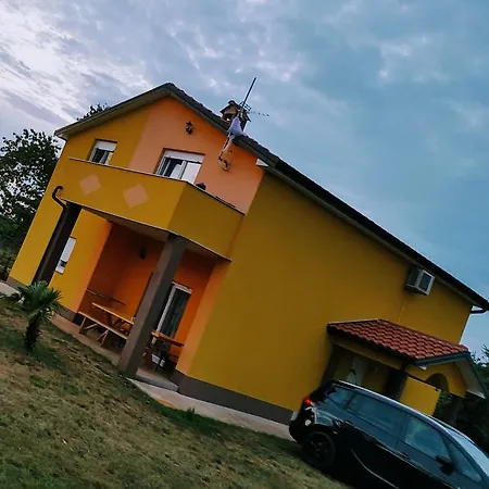 Klaudija Apartment *